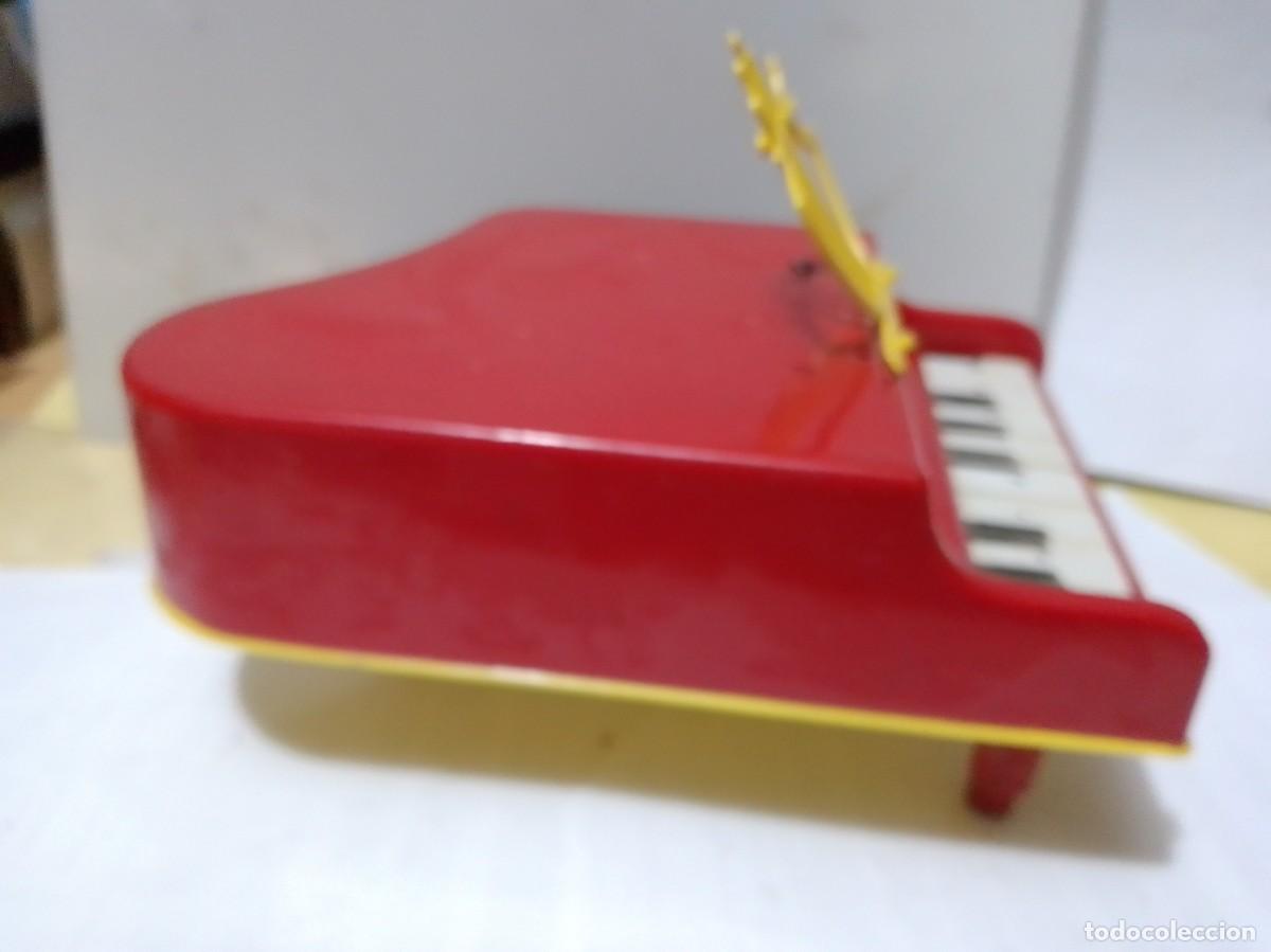 Juguetes antiguos: Antiguo piano en plastico - Foto 2
