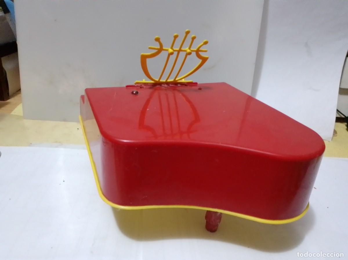 Juguetes antiguos: Antiguo piano en plastico - Foto 3