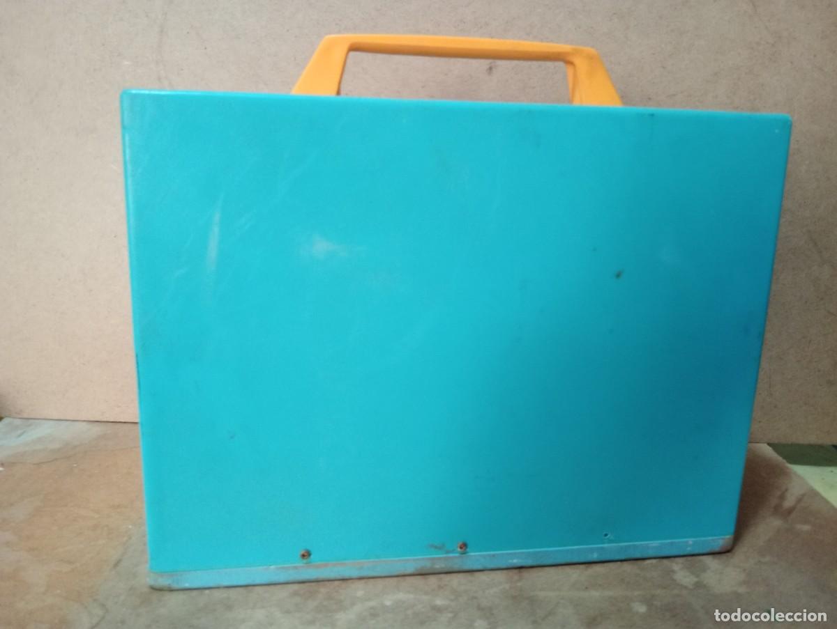 Juguetes antiguos: Televisor de juguete de cuerda - Foto 2