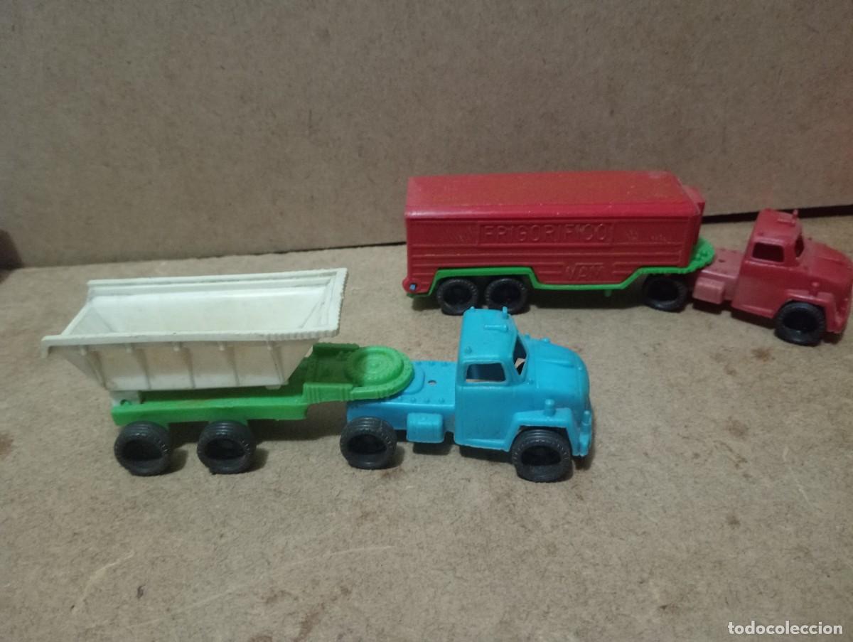 Juguetes antiguos: Dos antiguos trailers de plastico - Foto 1