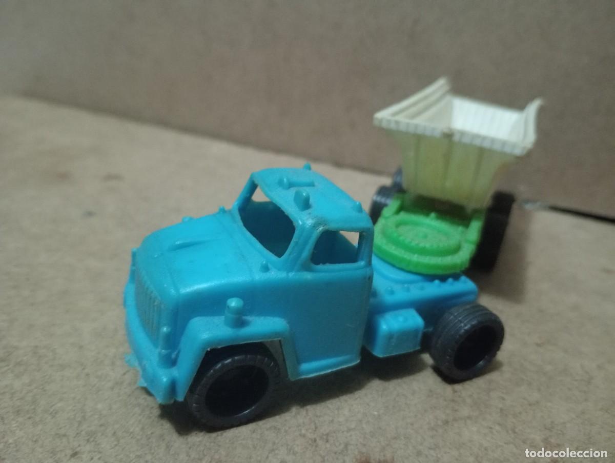 Juguetes antiguos: Dos antiguos trailers de plastico - Foto 3