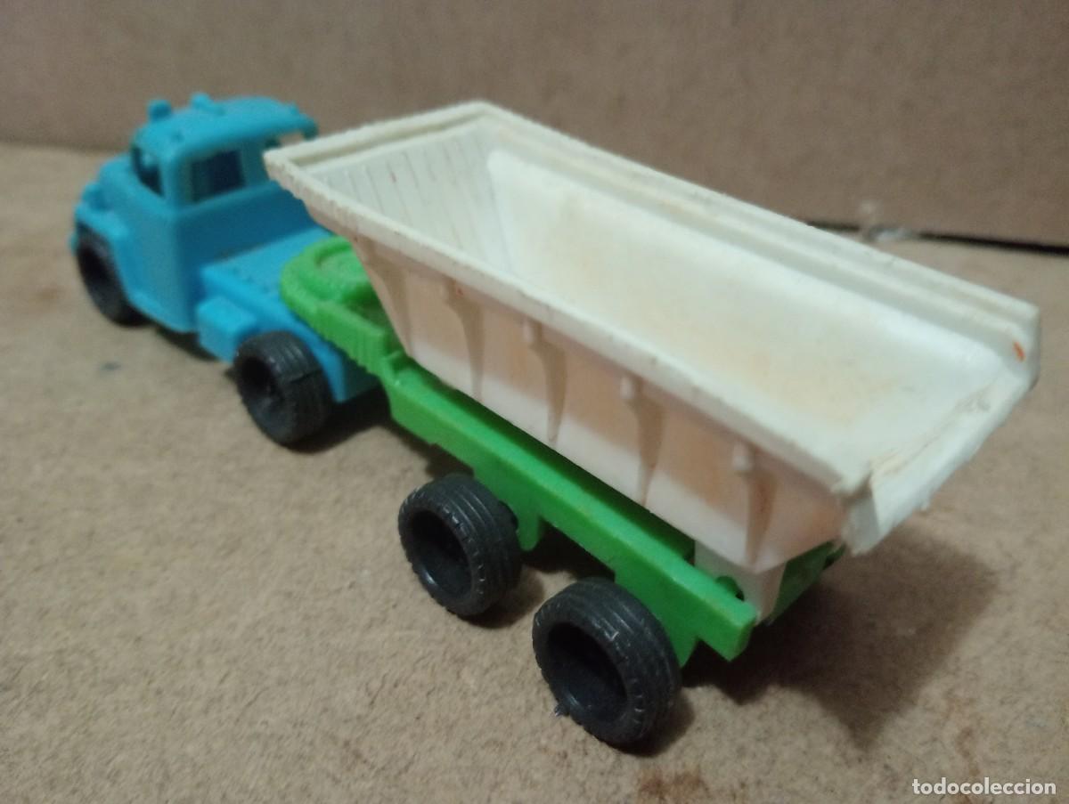Juguetes antiguos: Dos antiguos trailers de plastico - Foto 10