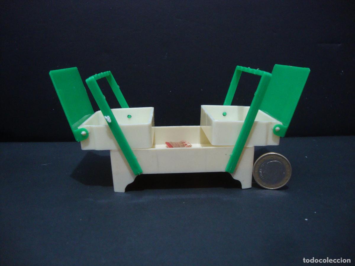 Juguetes antiguos: COSTURERO JUGUETE PLASTICO - Foto 2
