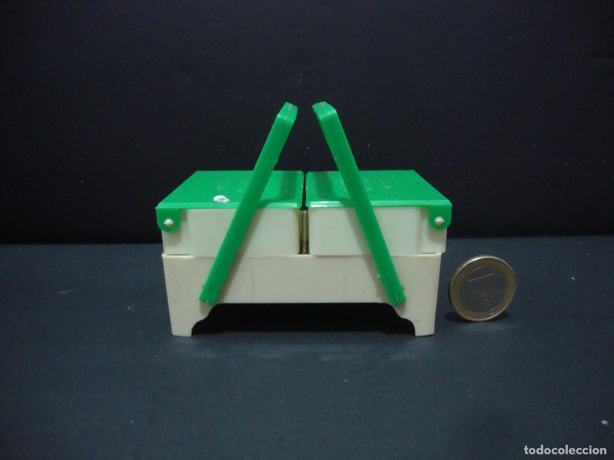 Juguetes antiguos: COSTURERO JUGUETE PLASTICO - Foto 1