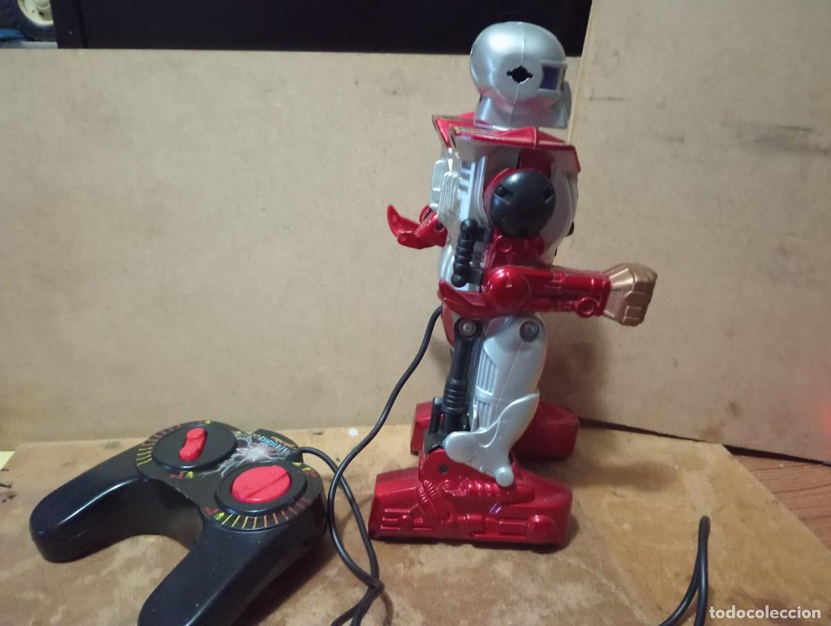 Juguetes antiguos: Robot con mando a pilas - Foto 2