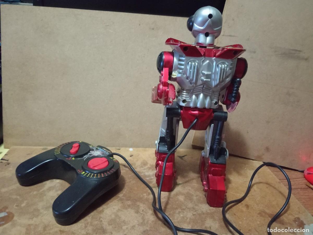 Juguetes antiguos: Robot con mando a pilas - Foto 3