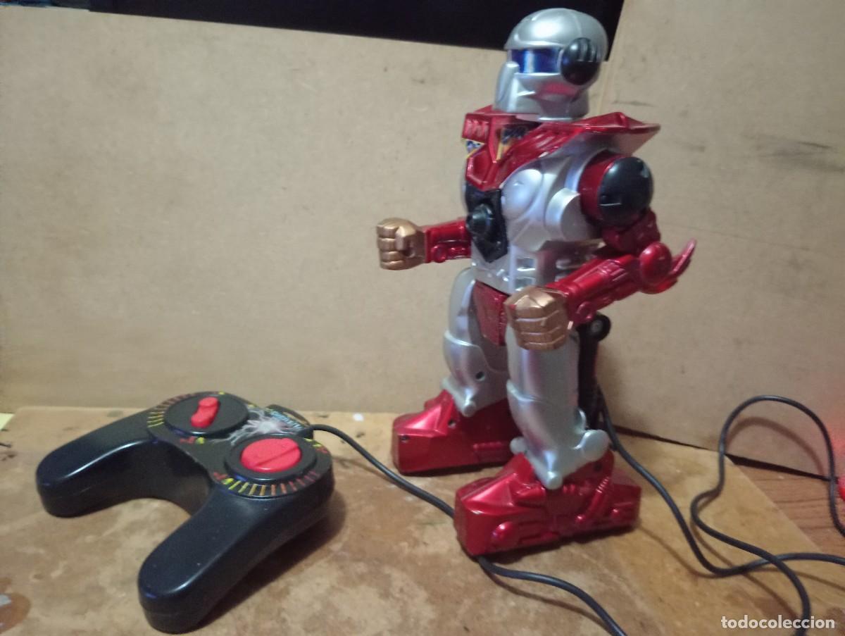 Juguetes antiguos: Robot con mando a pilas - Foto 4