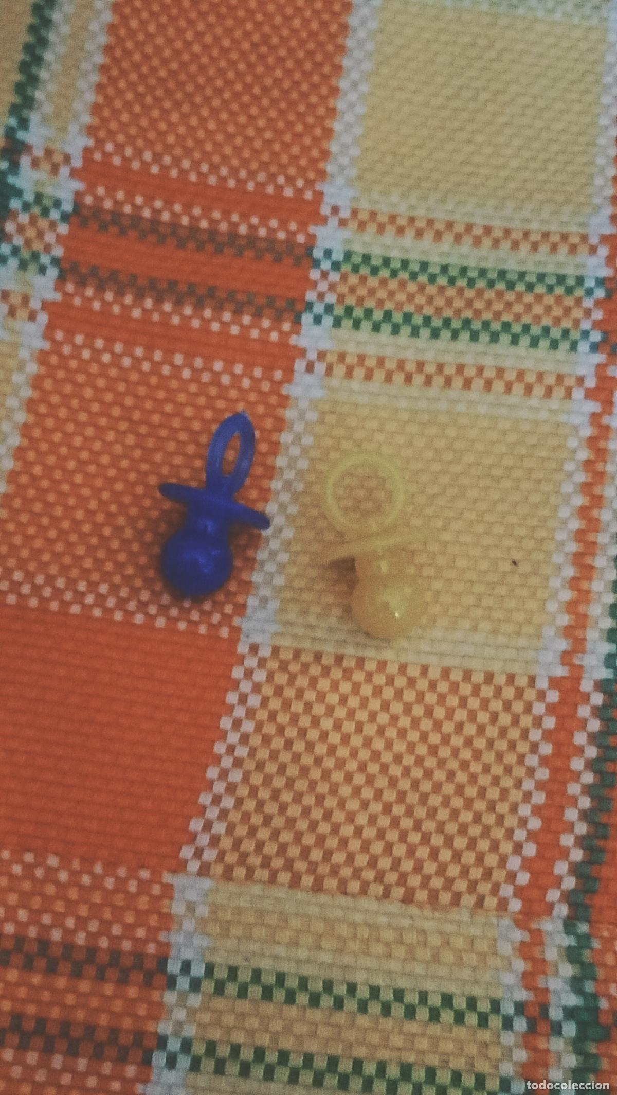 Juguetes antiguos: 2 chupetes de la suerte - Foto 1