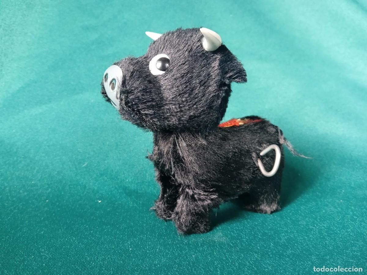Juguetes antiguos: TORO Mec&aacute;nico, de M.I (IBI). - Foto 2