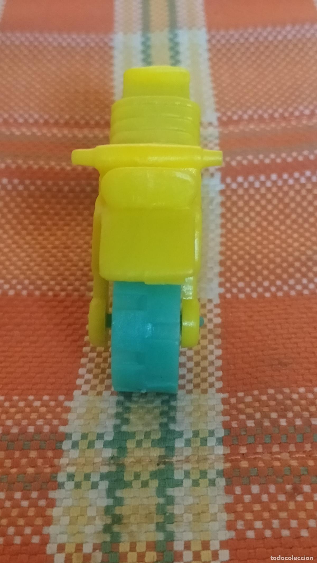 Juguetes antiguos: MOTO JISA DE PLASTICO - Foto 2