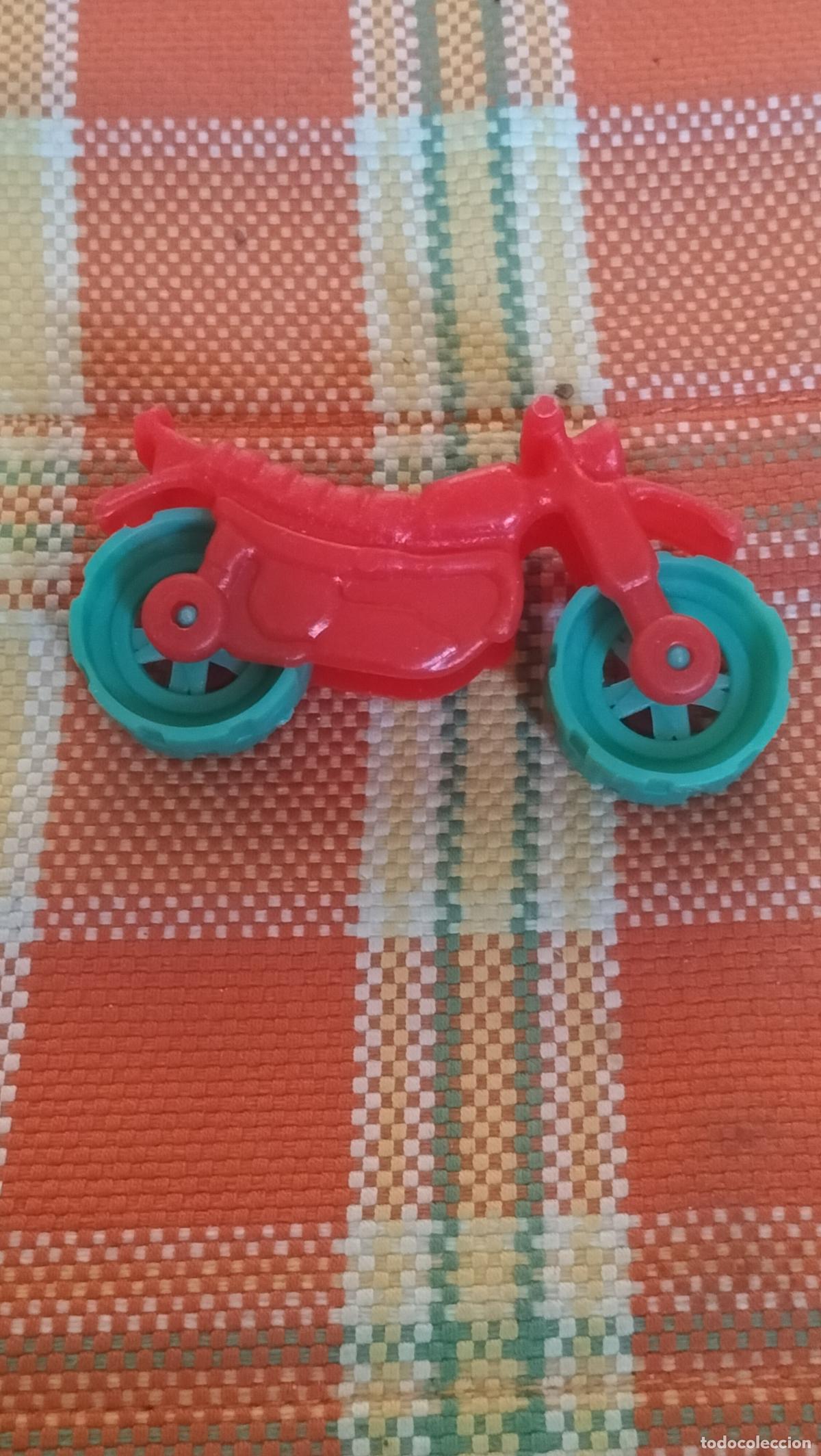 Juguetes antiguos: MOTO JISA DE PLASTICO - Foto 2