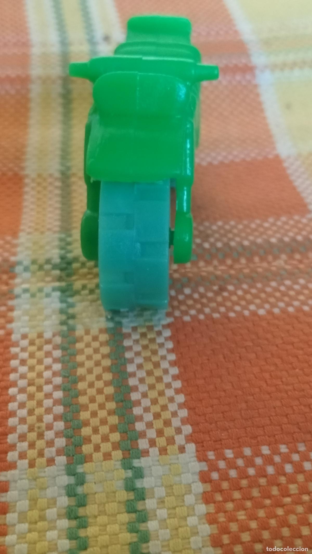Juguetes antiguos: MOTO JISA DE PLASTICO - Foto 2