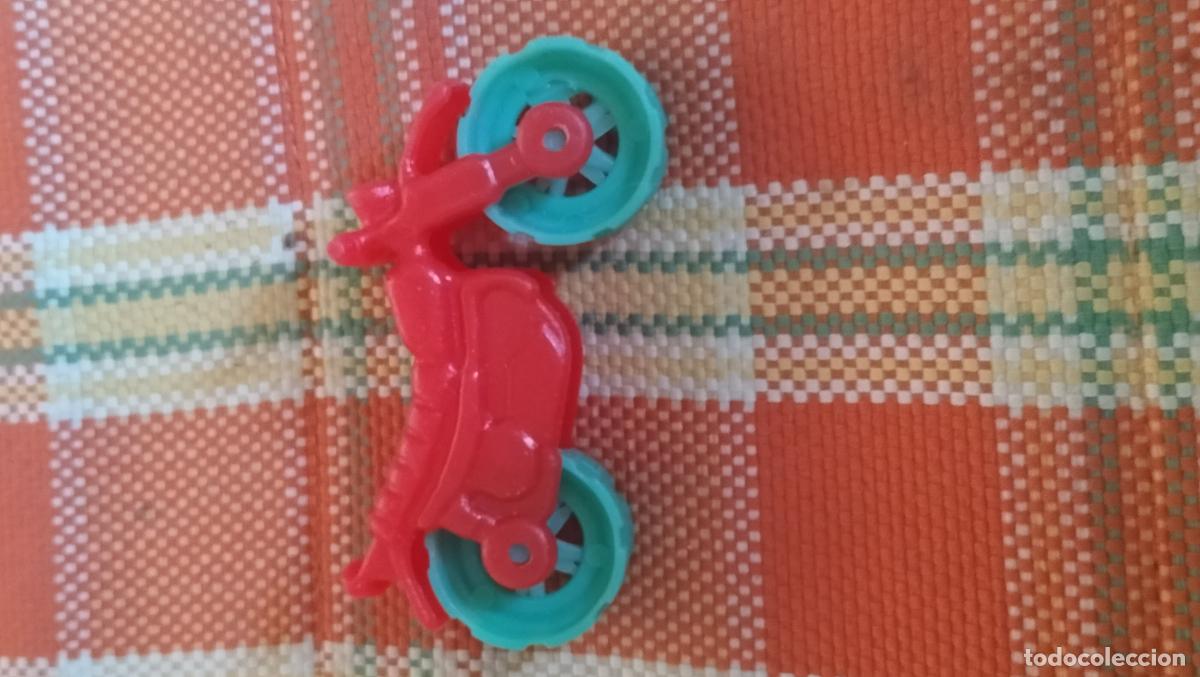 Juguetes antiguos: MOTO JISA DE PLASTICO - Foto 3