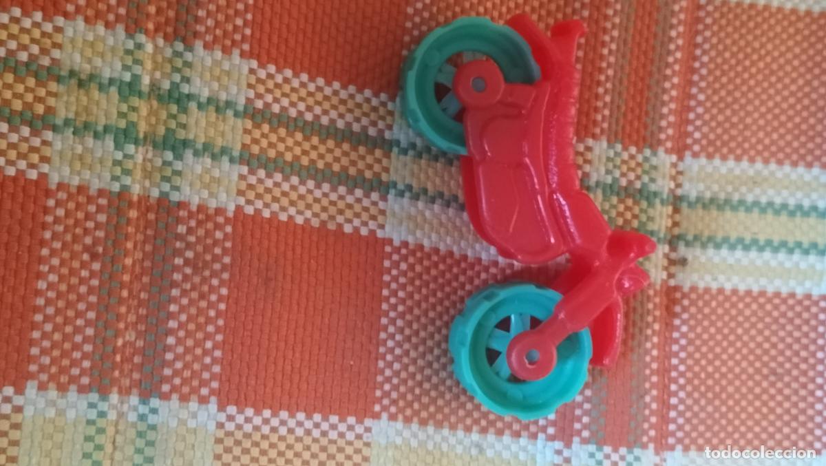 Juguetes antiguos: MOTO JISA DE PLASTICO - Foto 3