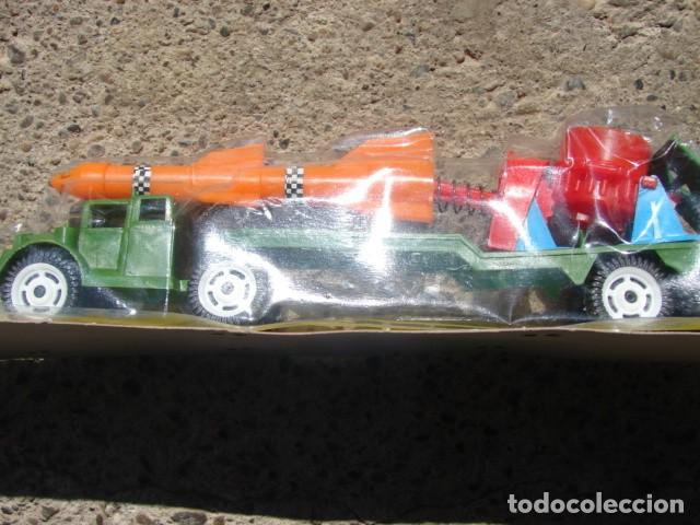 Juguetes antiguos: CAMI&Oacute;N LANZA COHETE BULLYCAN - Foto 2
