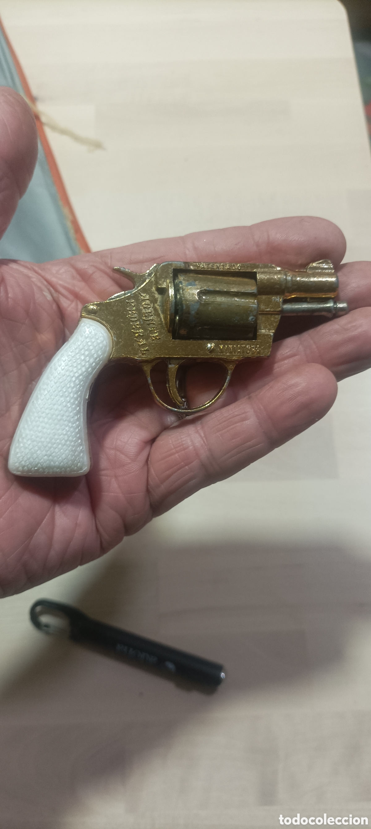 Juguetes antiguos: Miniatura met&aacute;lica redondo