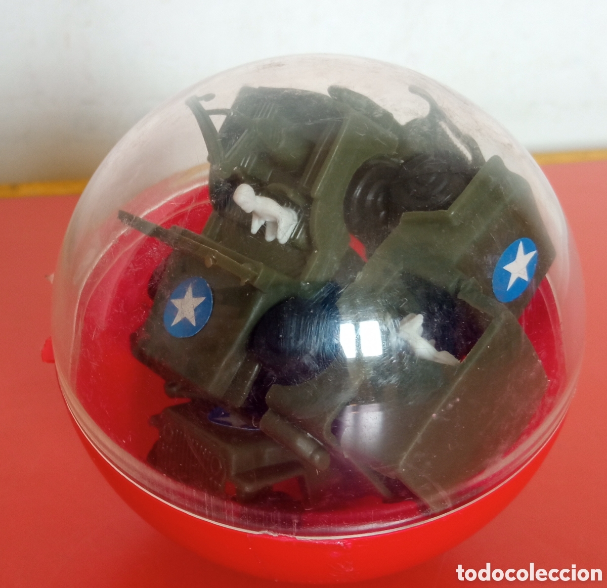 Juguetes antiguos: BOLA CON 4 MINI VEH&Iacute;CULOS MILITARES.PALAU 80'S.NUEVA.