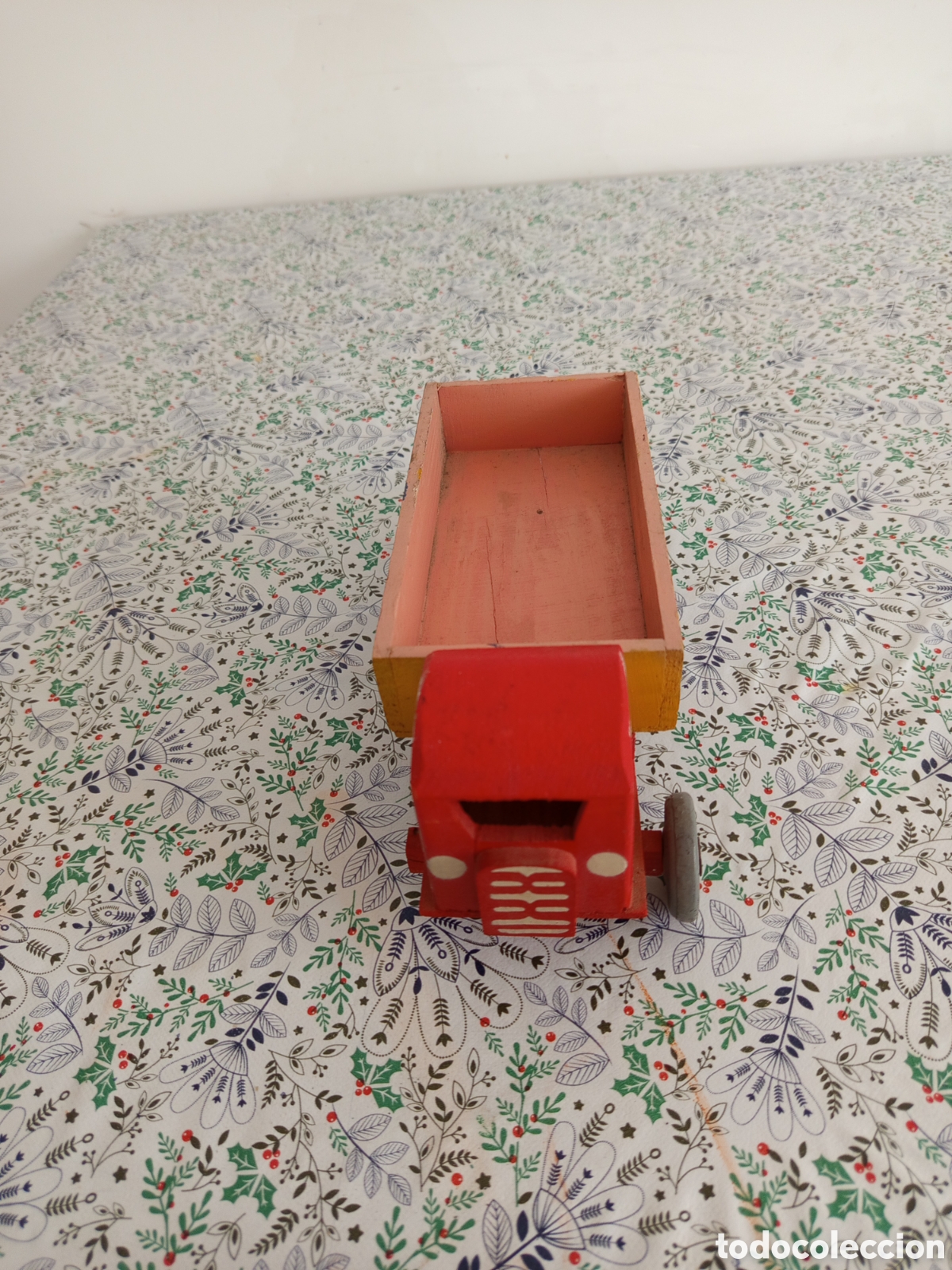 Altes Spielzeug: Cami&oacute;n en madera fabricado en denia