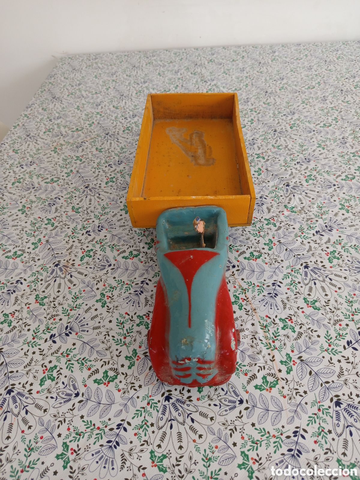 Altes Spielzeug: Cami&oacute;n antiguo en madera fabricado en denia