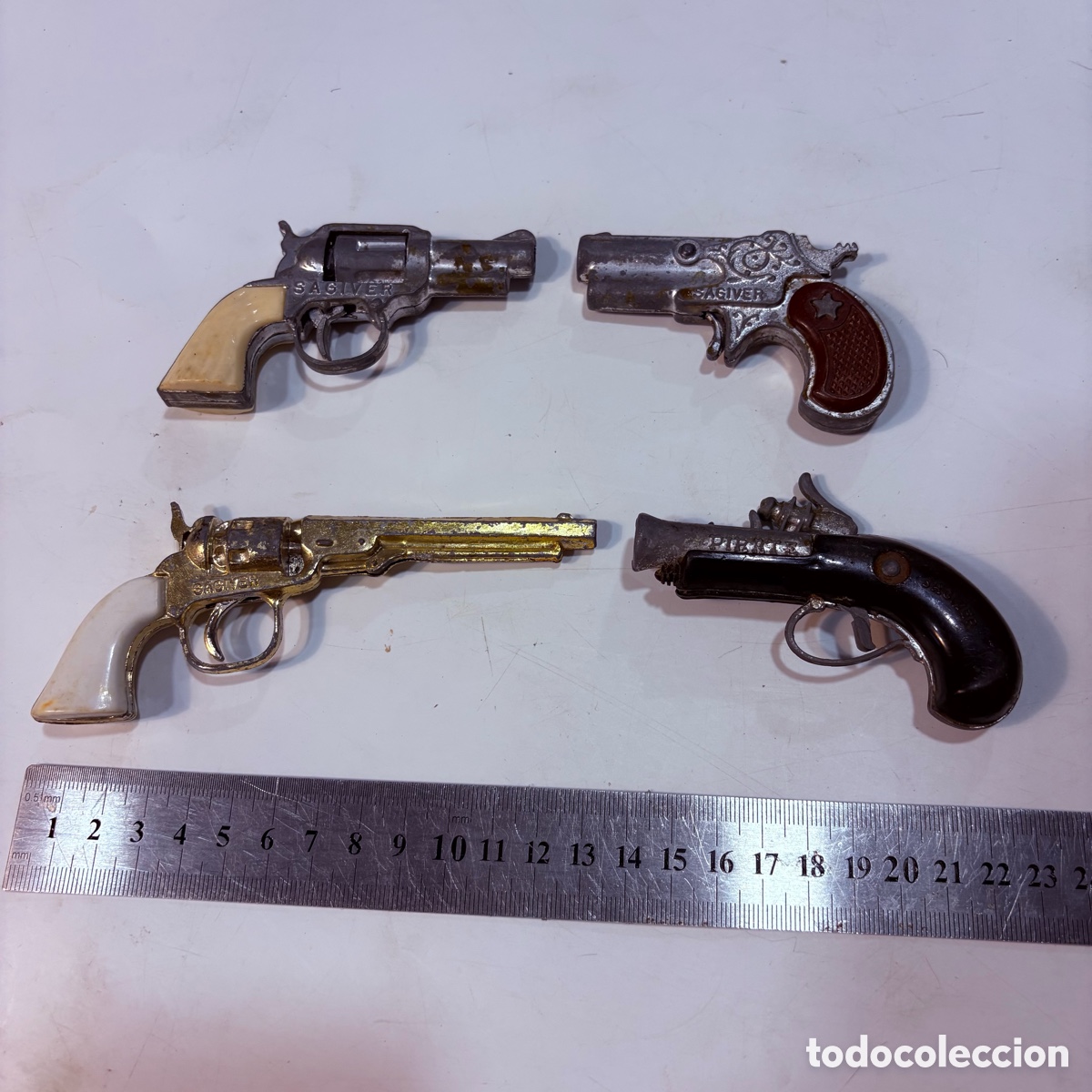 Juguetes antiguos: lote 4 pistolas arma revolver sagiver pirate pistola