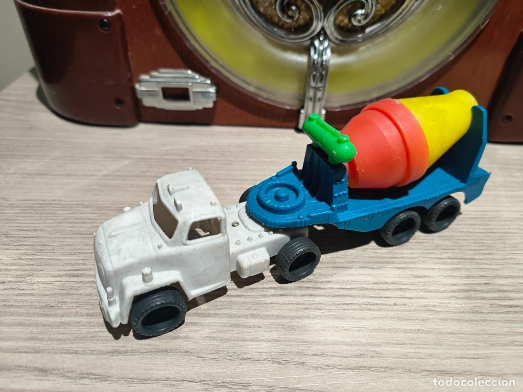 Juguetes antiguos: CAMION HORMIGONERA PLASTICO JUGUETE KIOSKO FABRICADO EN ESPA&Ntilde;A VAM