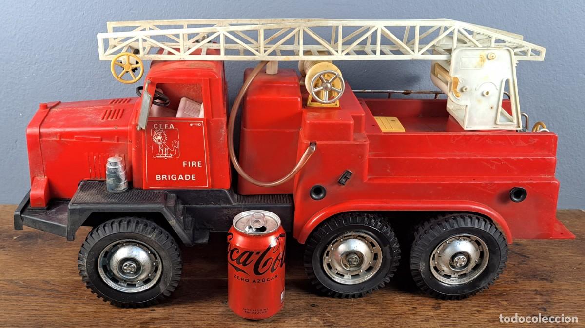 Juguetes antiguos: Gran cami&oacute;n Cefa, Fire brigade, a&ntilde;os 70-80