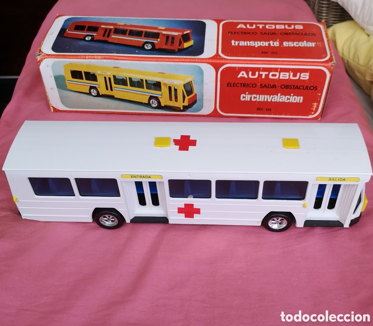 Juguetes antiguos: La Paz. Autob&uacute;s Cruz Roja. El&eacute;ctrico. Ref. 122. SIN USAR. MUY BIEN. FUNCIONA. A&ntilde;os 70.