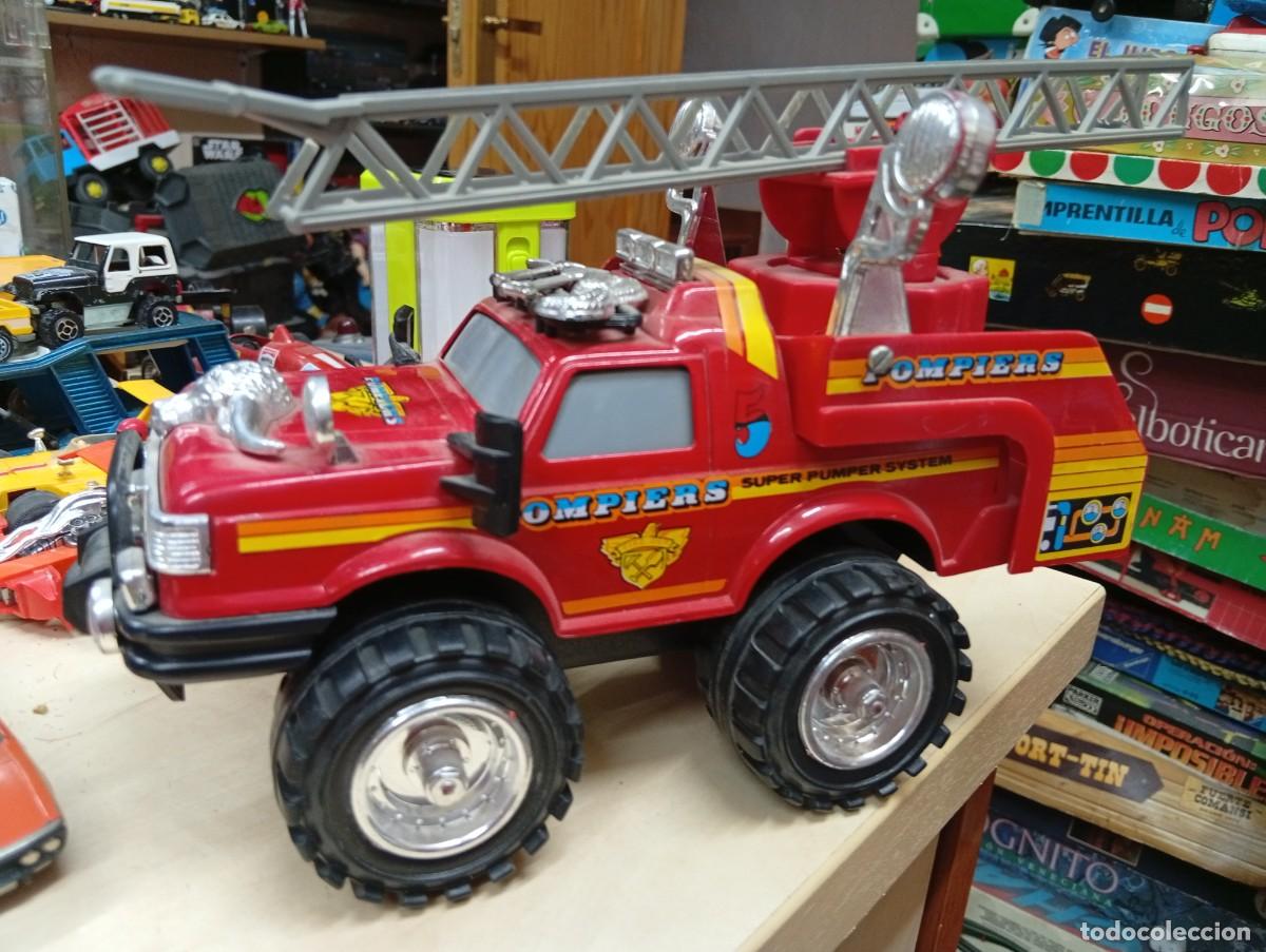 Juguetes antiguos: Coche de bomberos de Mira. Espa&ntilde;a a&ntilde;os 80. Chapa y pl&aacute;stico.Raro.