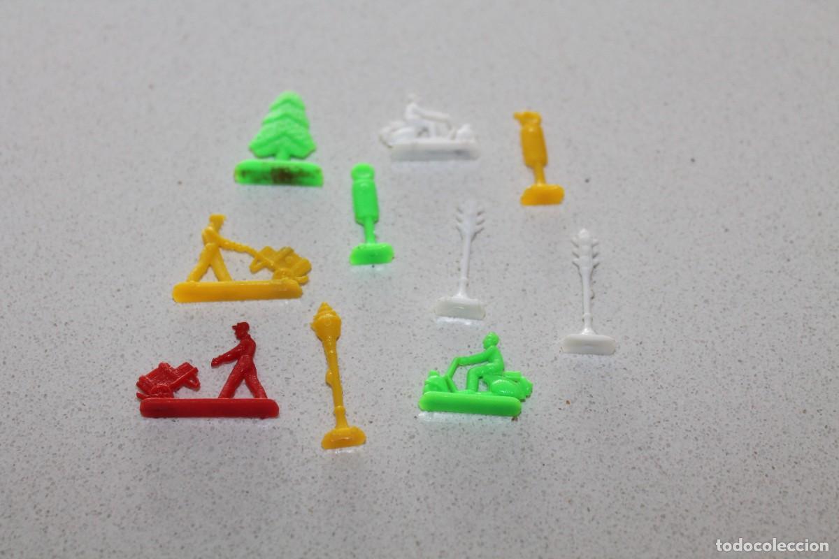 Juguetes antiguos: FIGURAS DEL JUEGO DE CONSTRUCCION. GOULA - URBIS. 10 piezas. ZONA URBANA. A&ntilde;os 60-70. Ver fotos.