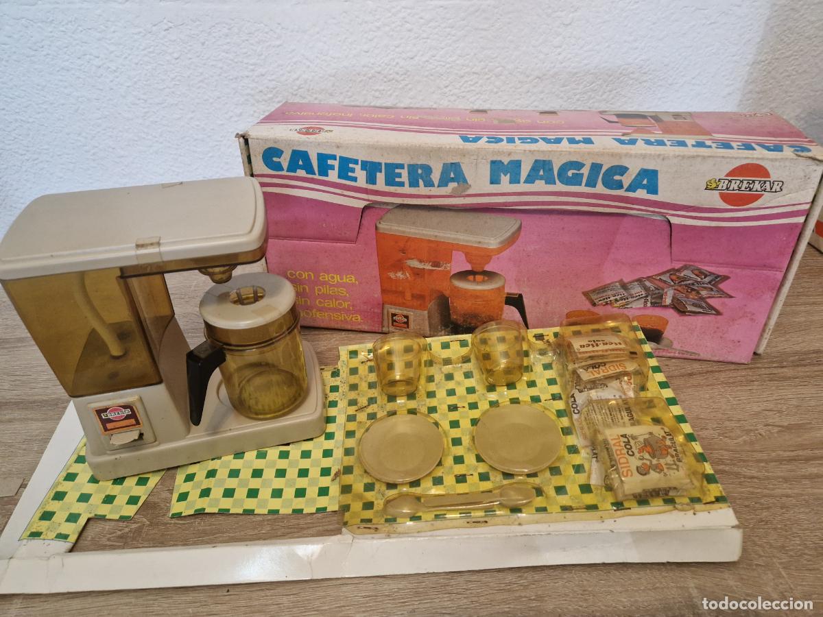 Juguetes antiguos: antigua cafetera magica juguete Brekar casa mu&ntilde;eca cocina en caja sin uso a&ntilde;os 80 juego
