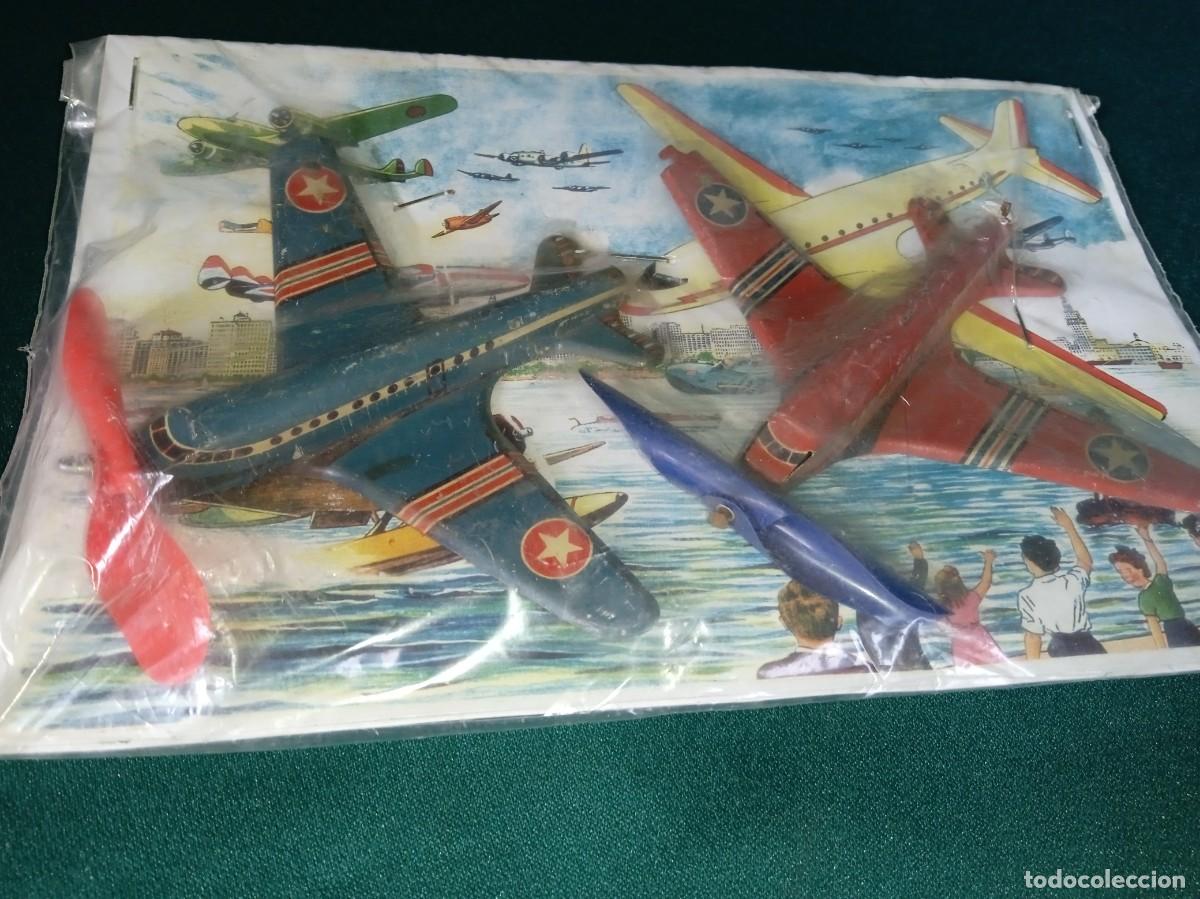 Juguetes antiguos: Antiguos AVIONES de HOJALATA.