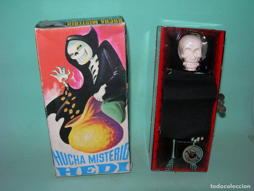Juguetes antiguos: HUCHA MISTERIO DE HEDI COMPLETA EN SU CAJA ORIGINAL - FUNCIONANDO - CALAVERA - MONSTRUO - ATAUD -