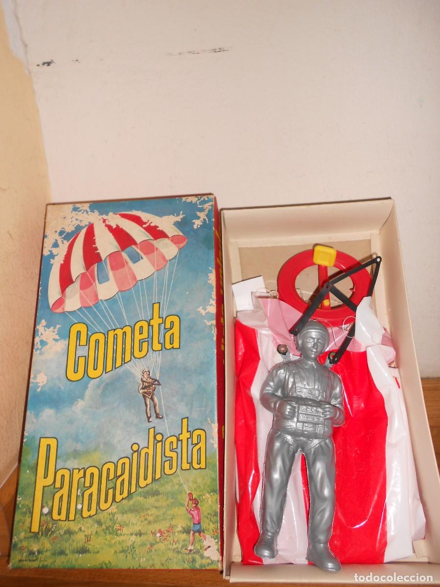 Juguetes antiguos: COMETA PARACAIDISTA VOLADOR con su Caja - DISPONGO de mas JUGUETES - 1&euro;y+