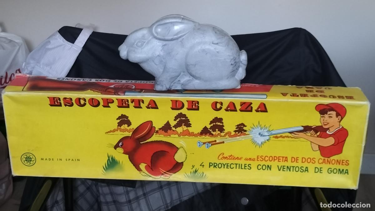 Juguetes antiguos: ANTIGUA ESCOPETA DE CAZA CEFA CON EL CONEJO