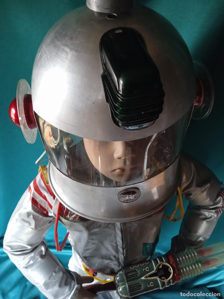 Juguetes antiguos: CASCO ESPACIAL, Saludes, JEFE .