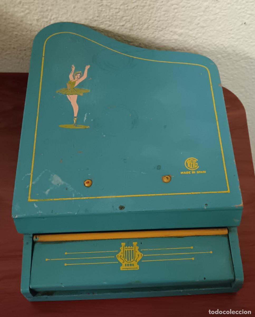 Juguetes antiguos: PIANO DE COLA MADERA MARCA REIG A&Ntilde;OS 50 29X19,5 CM.