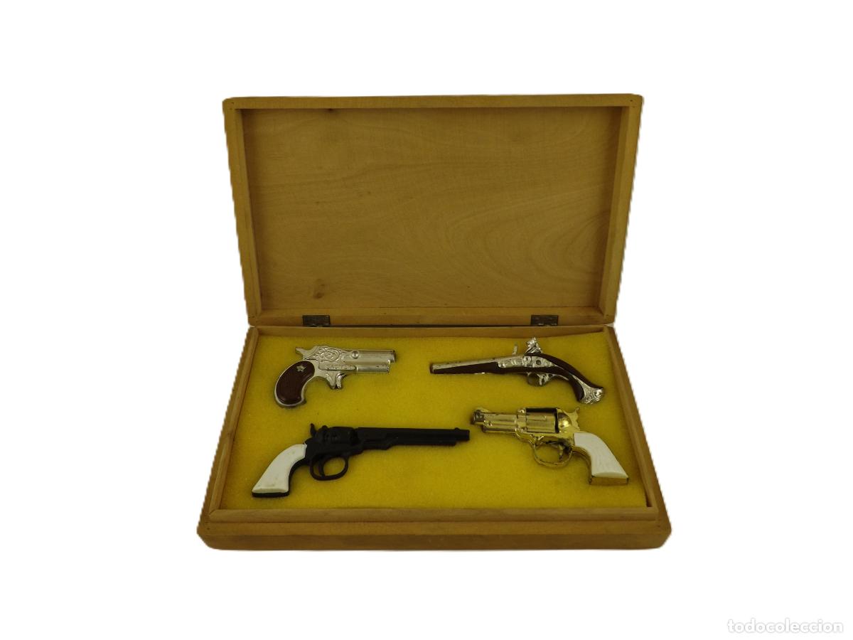 Juguetes antiguos: Sagiver. Caja de madera con conjunto de armas