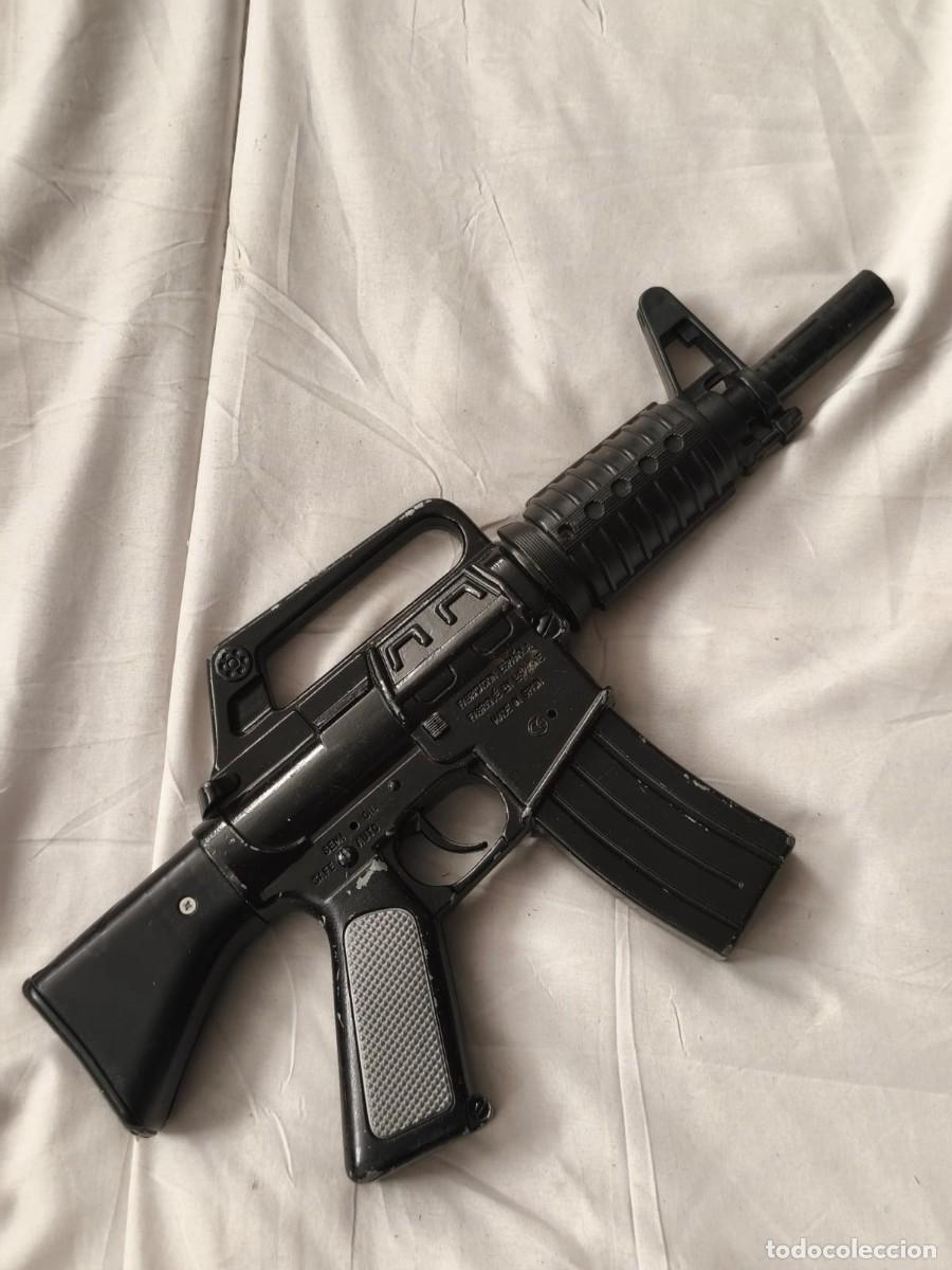 Juguetes antiguos: GONHER. N&deg; 118 . Fusil asalto M-136 de metal . 37 cm . Sonido met&aacute;lico de disparo .
