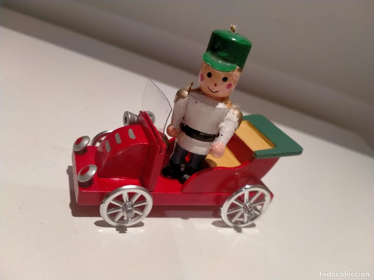 Juguetes antiguos: Coche de &eacute;poca con figura son de madera marca Goula