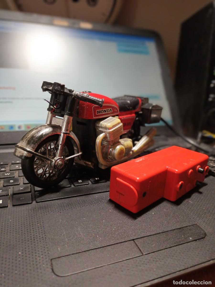 Juguetes antiguos: MOTO DE PLASTICO A PILAS CABLEDIRIGIDA HONDA CB 900 MARTOYS MADE IN SPAIN A&Ntilde;OS 70/80