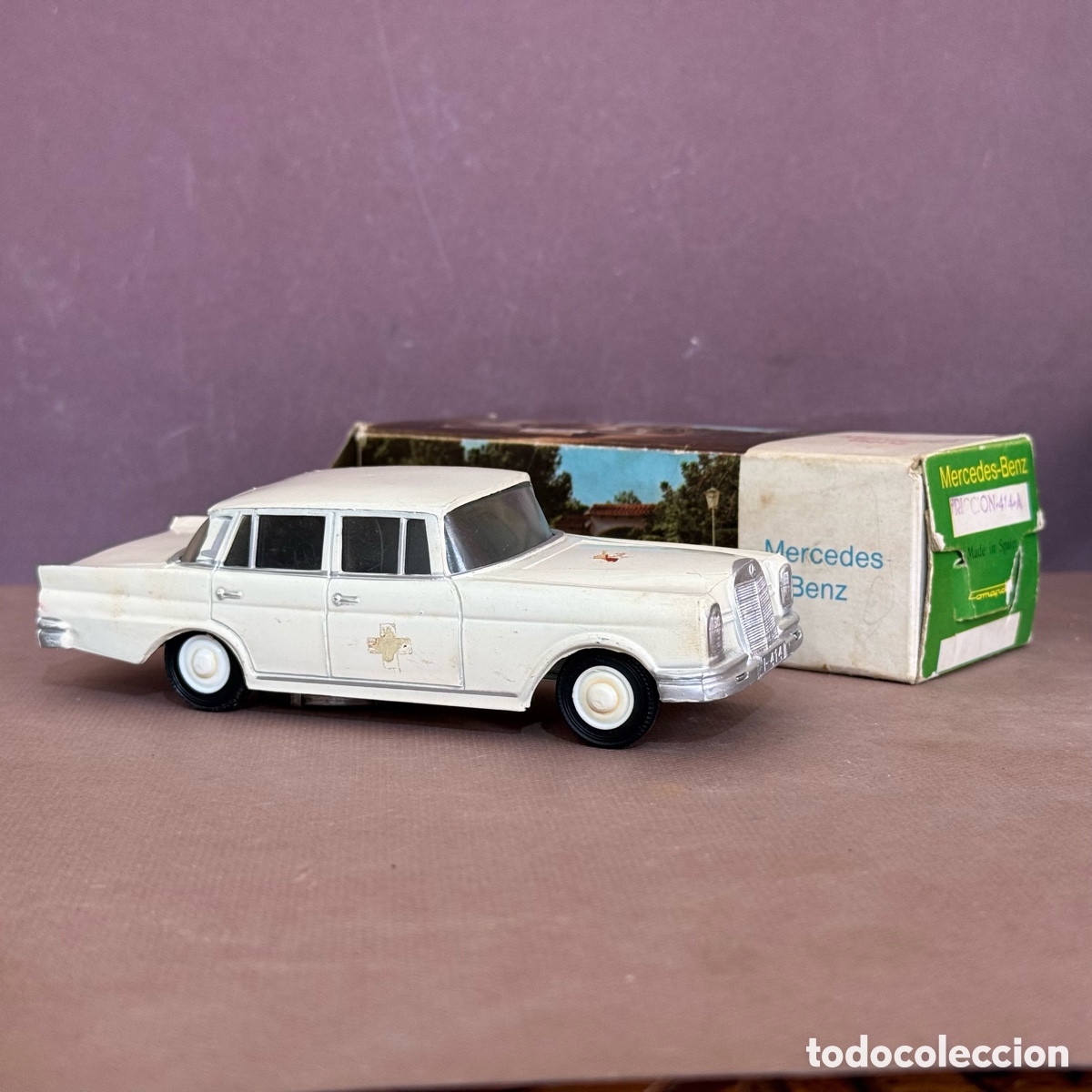 Juguetes antiguos: Mercedes 220S colas ambulancia - fricci&oacute;n - Comando