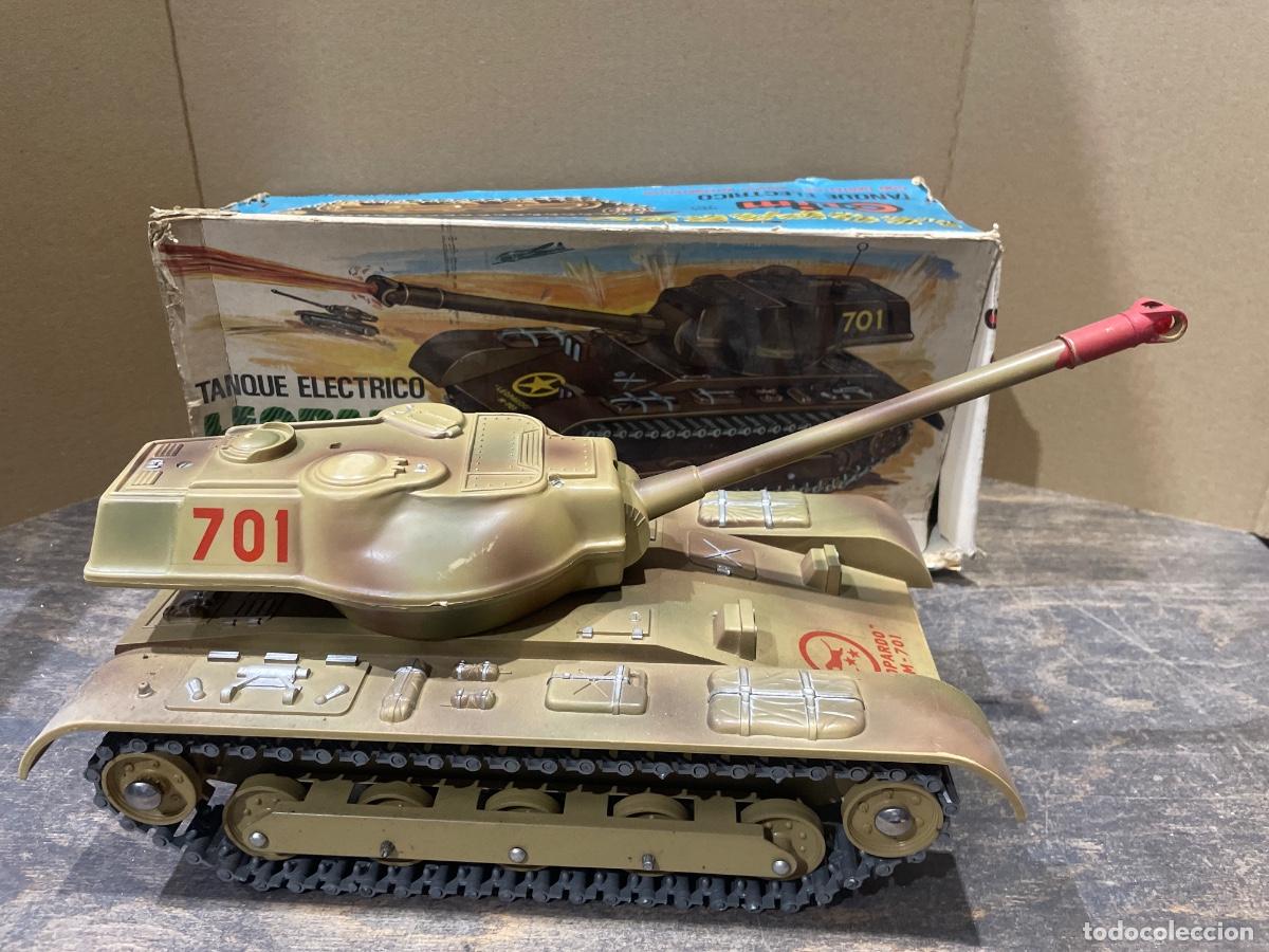 Juguetes antiguos: Tanque el&eacute;ctrico Leopardo Clim Ref. 701 - con caja