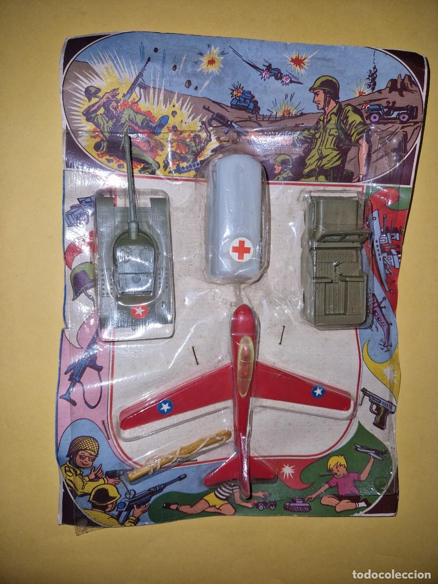 Juguetes antiguos: JUGUETE NOSTALGICO A&Ntilde;OS 60 QUIOSKO, CARTON CON YEEP , TANQUE, AVION, AMBULANCIA MILITAR