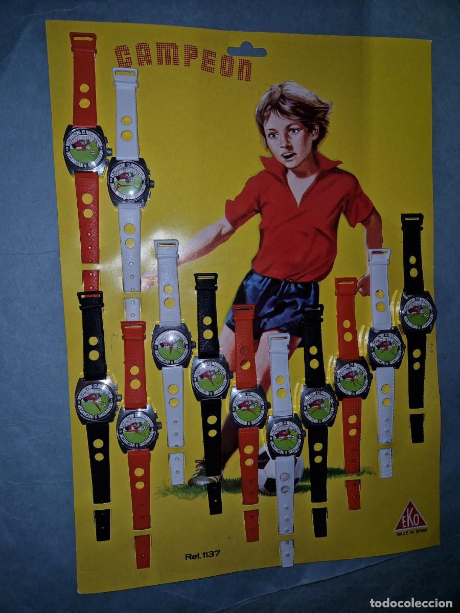 Juguetes antiguos: EXPOSITOR CON 12 RELOJES EKO - A&Ntilde;OS 70 - CAMPE&Oacute;N