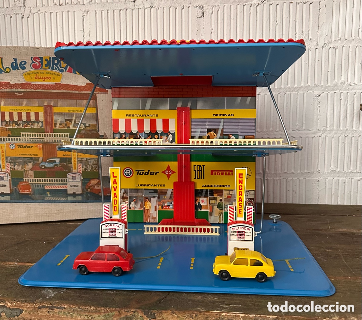 Juguetes antiguos: ESTACI&Oacute;N SERVICIO, GASOLINERA, JUYCO. NUEVO, DE TIENDA. SEAT 850, PUBLICIDAD SEAT, PIRELLI&hellip; A&ntilde;os 70.