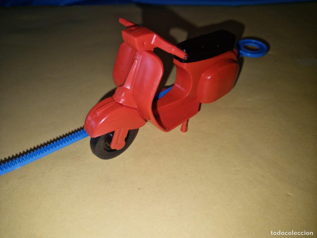 Juguetes antiguos: MOTO VESPA DE CLIM, CON MECANISMO LANZADOR