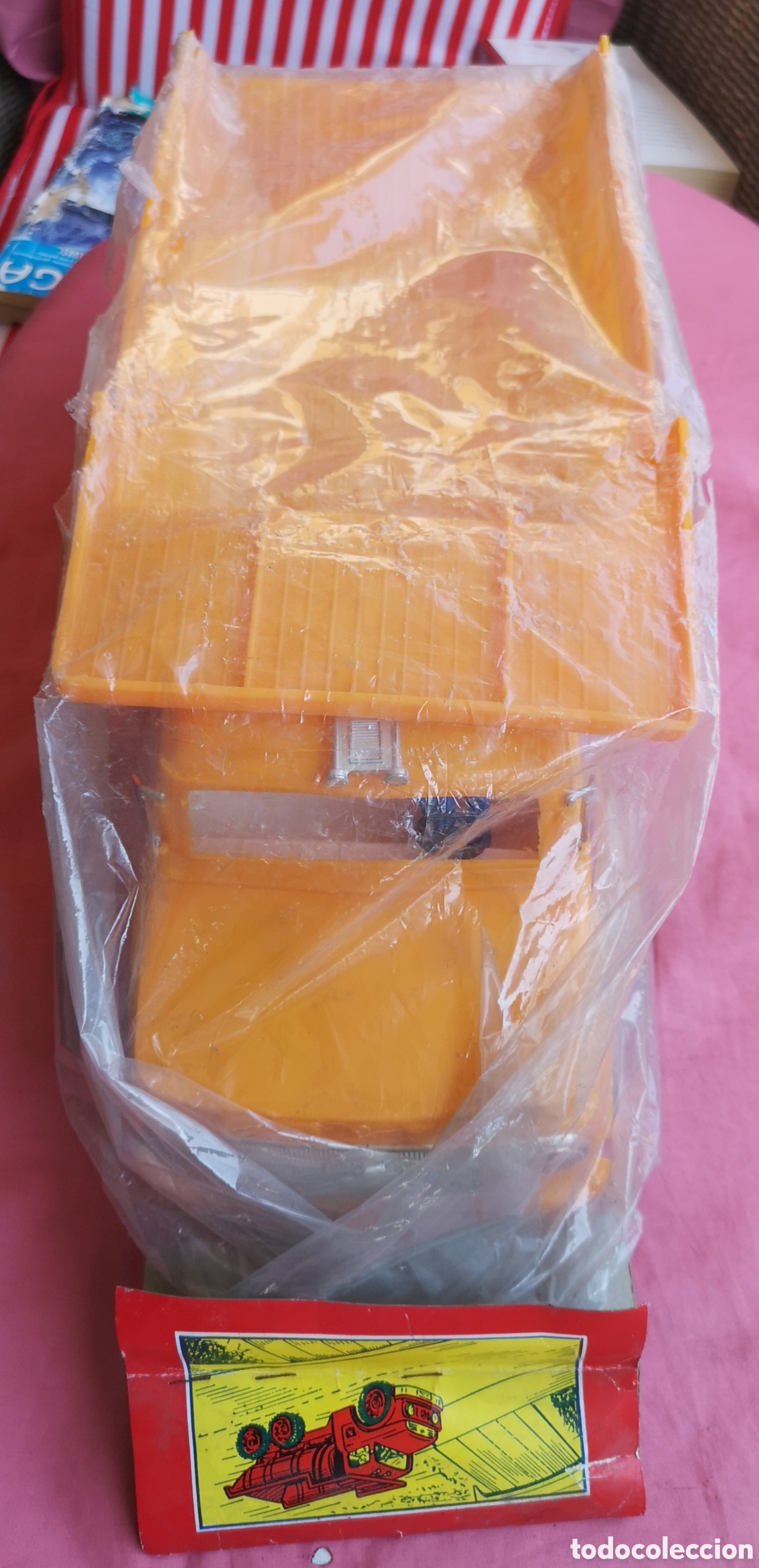 Juguetes antiguos: Karpan. Cami&oacute;n volquete grande amarillo MOP. De 47 cm. SIN ABRIR. A&ntilde;os 80.