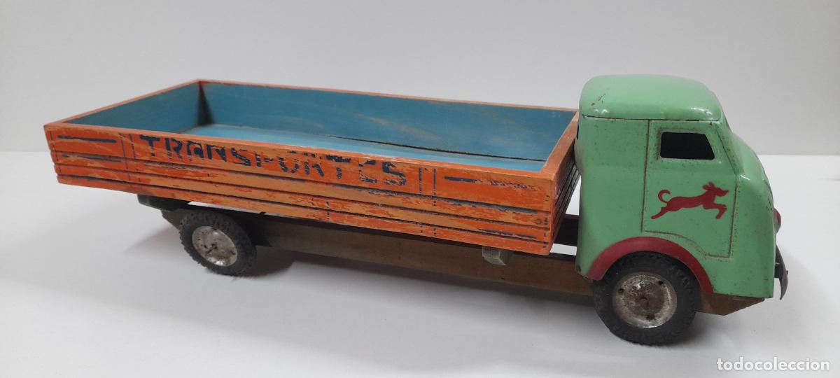 Juguetes antiguos: ANTIGUO CAMION DE CARGA . CABINA REALIZADA EN HOJALATA Y CAJA EN MADERA . DENIA . ORIGINAL A&Ntilde;OS 50