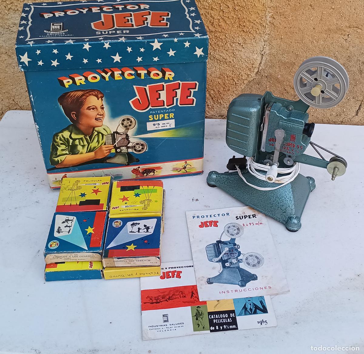 Juguetes antiguos: ANTIGUO PROYECTOR JEFE SUPER + 8 PELICULAS 9,5 MM.