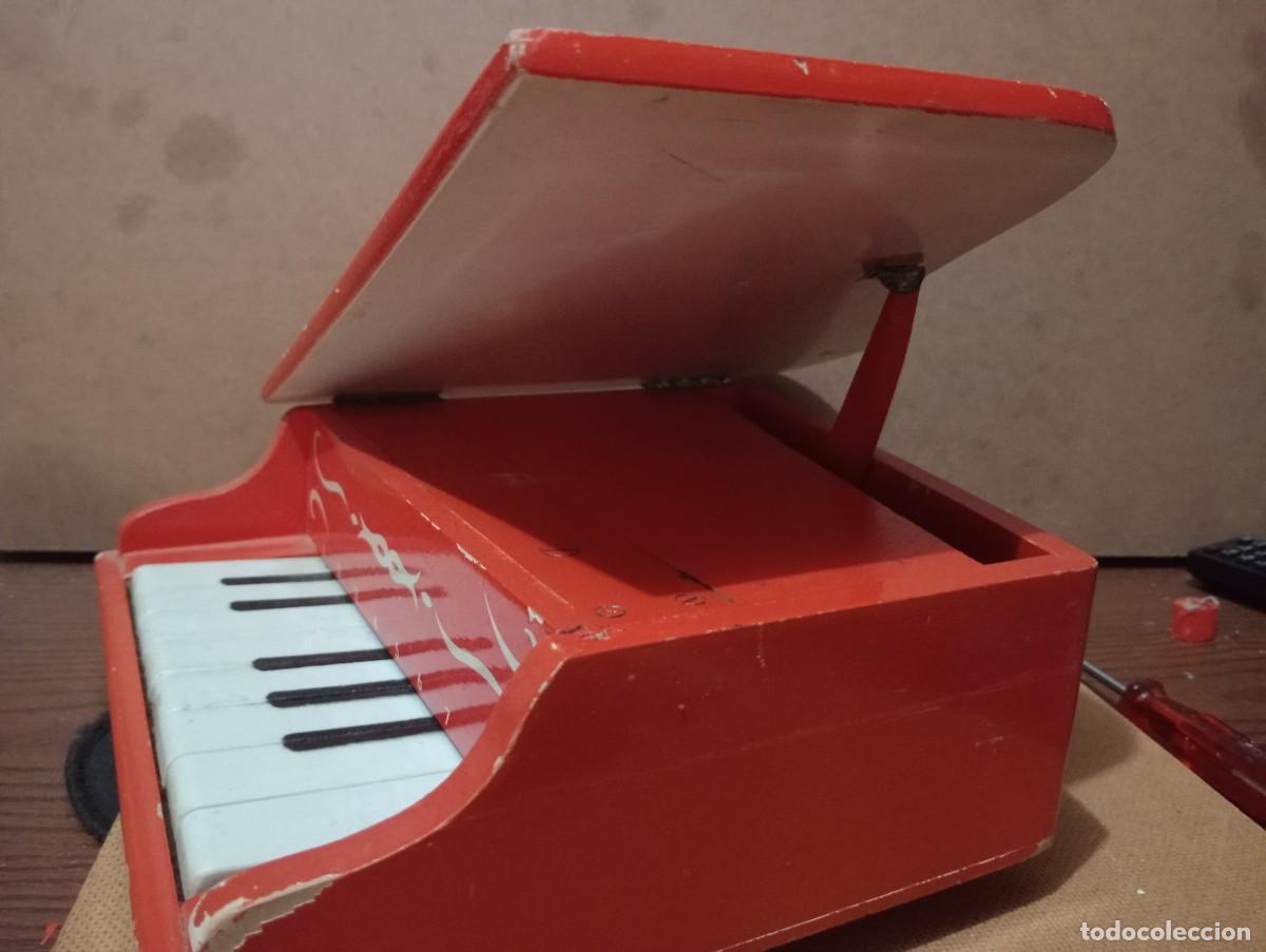 Juguetes antiguos: Piano de cola de juguete de madera
